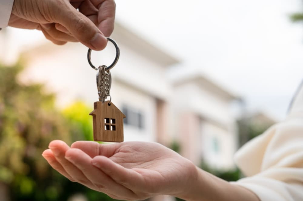 Keys to a home being handed over