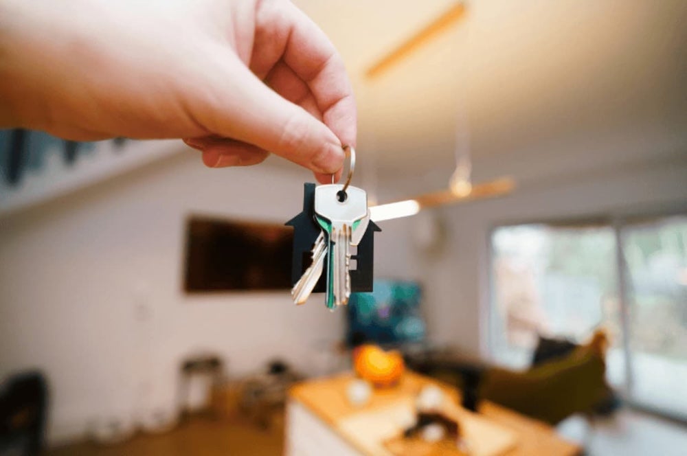 Someone holding a set of keys