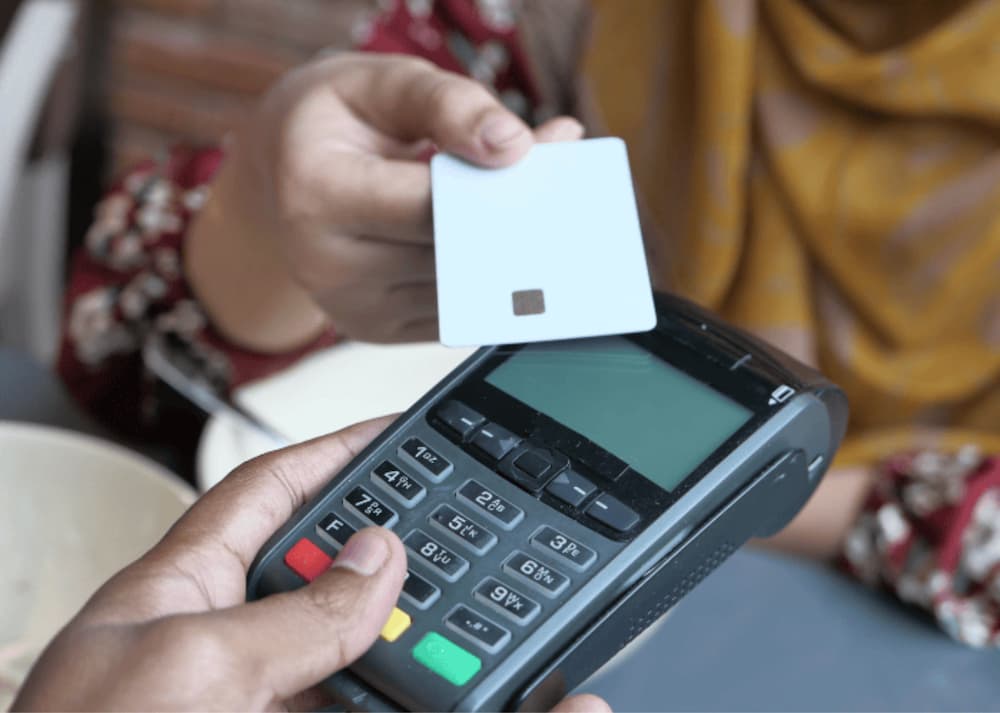 An image of somebody making a contactless card payment