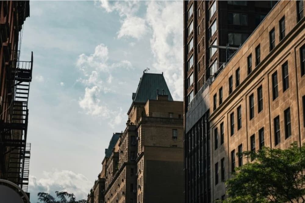 An image of a street view of New York panned upwards