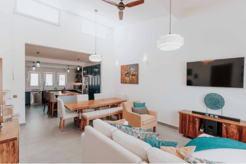 An image of a tidy open plan appartment