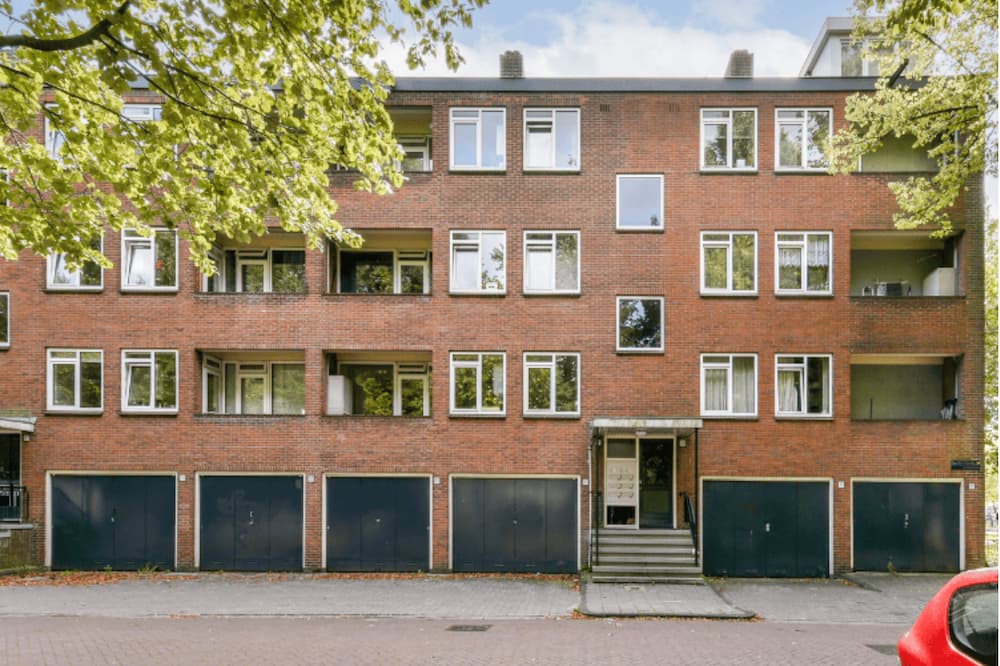 An image of an appartment building
